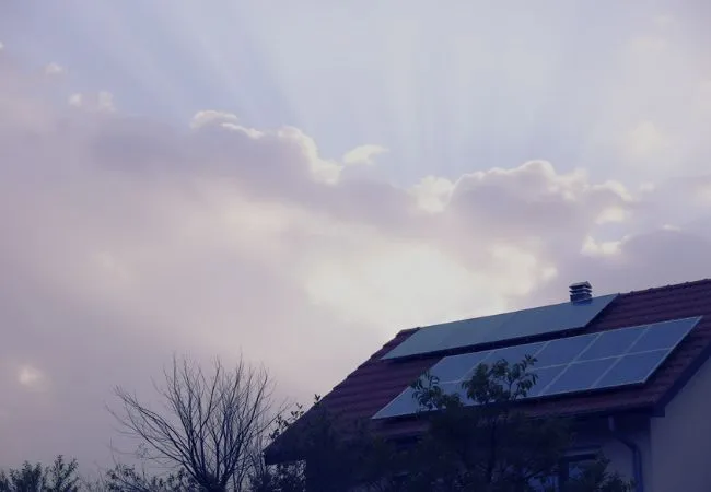 Os painéis solares podem funcionar perfeitamente em temperaturas frias